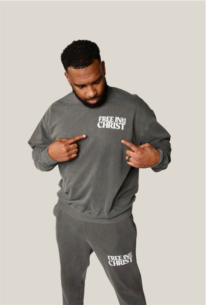 ‘Free in Christ’ Unisex Lightweight Christian Crewneck Sweatshirt – Pepper Grey (Beige Ink)